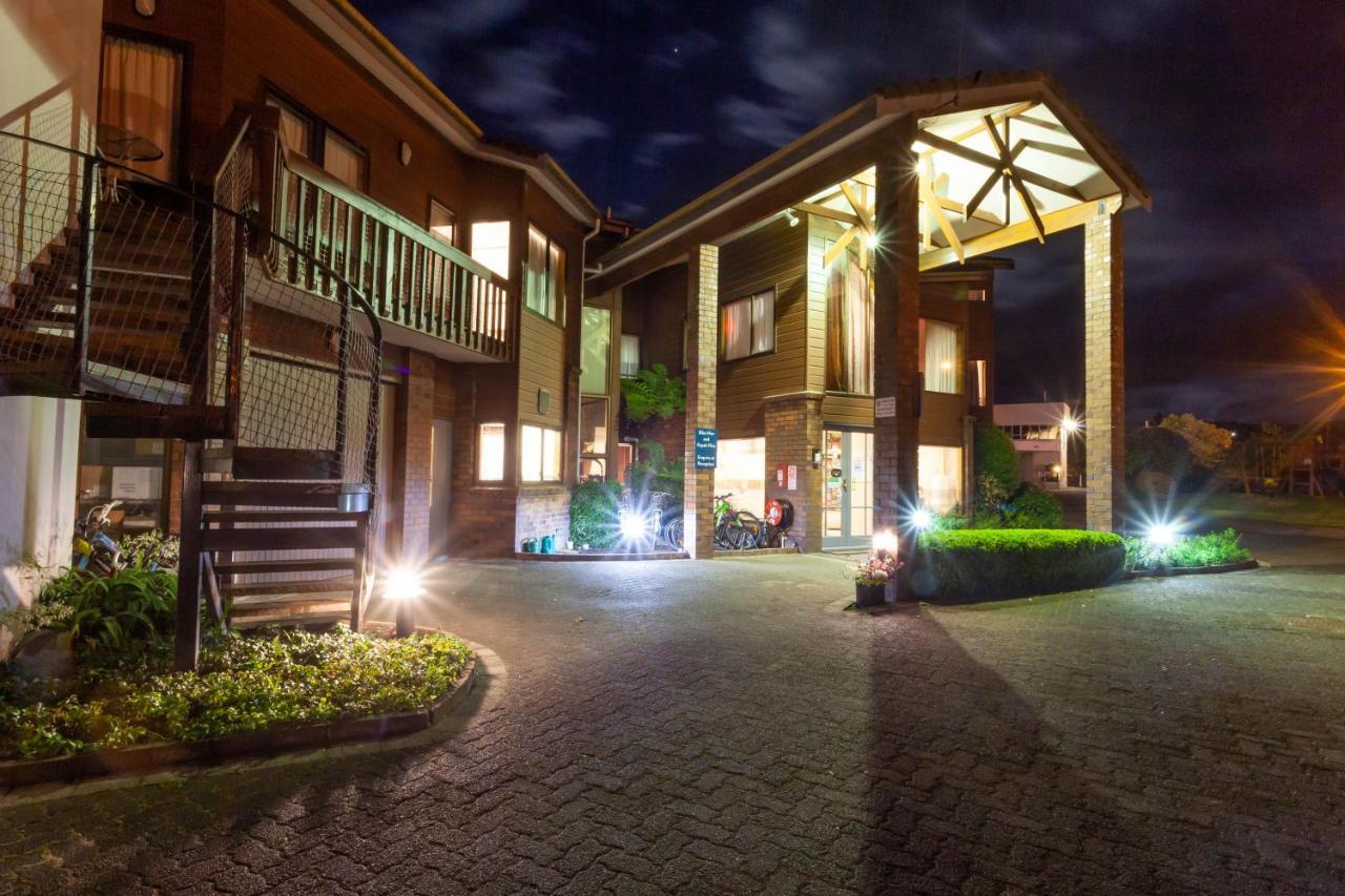 Cascades Lakefront Motel Τούπο Εξωτερικό φωτογραφία The entrance of the hotel