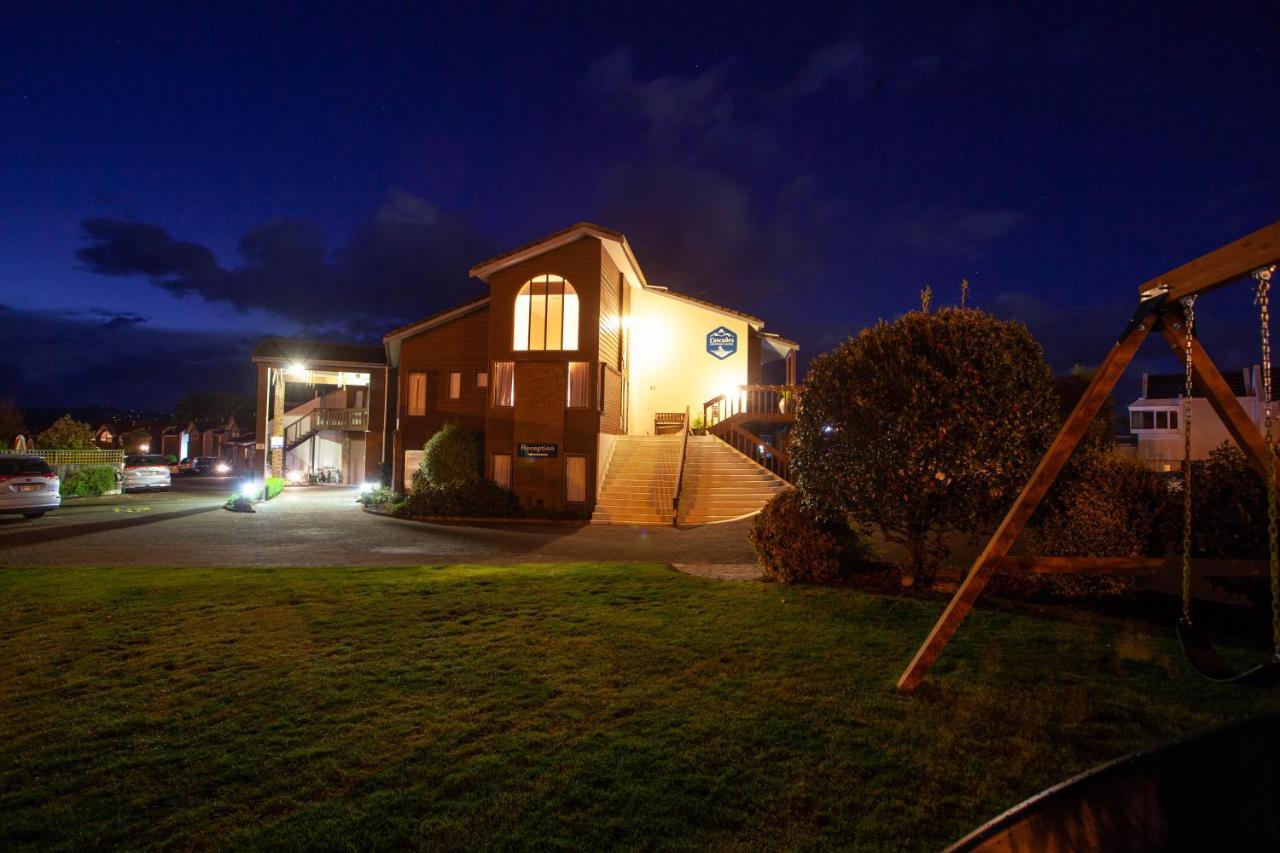 Cascades Lakefront Motel Τούπο Εξωτερικό φωτογραφία The church at night