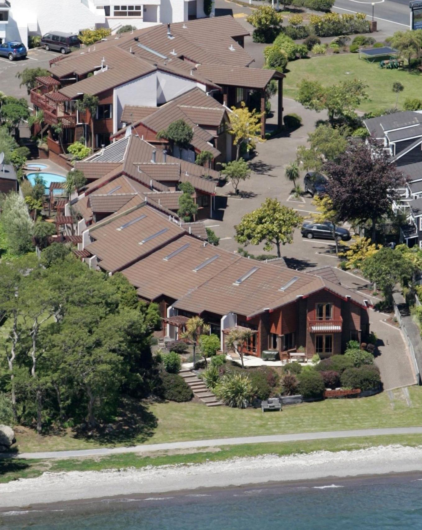 Cascades Lakefront Motel Τούπο Εξωτερικό φωτογραφία The house from the air