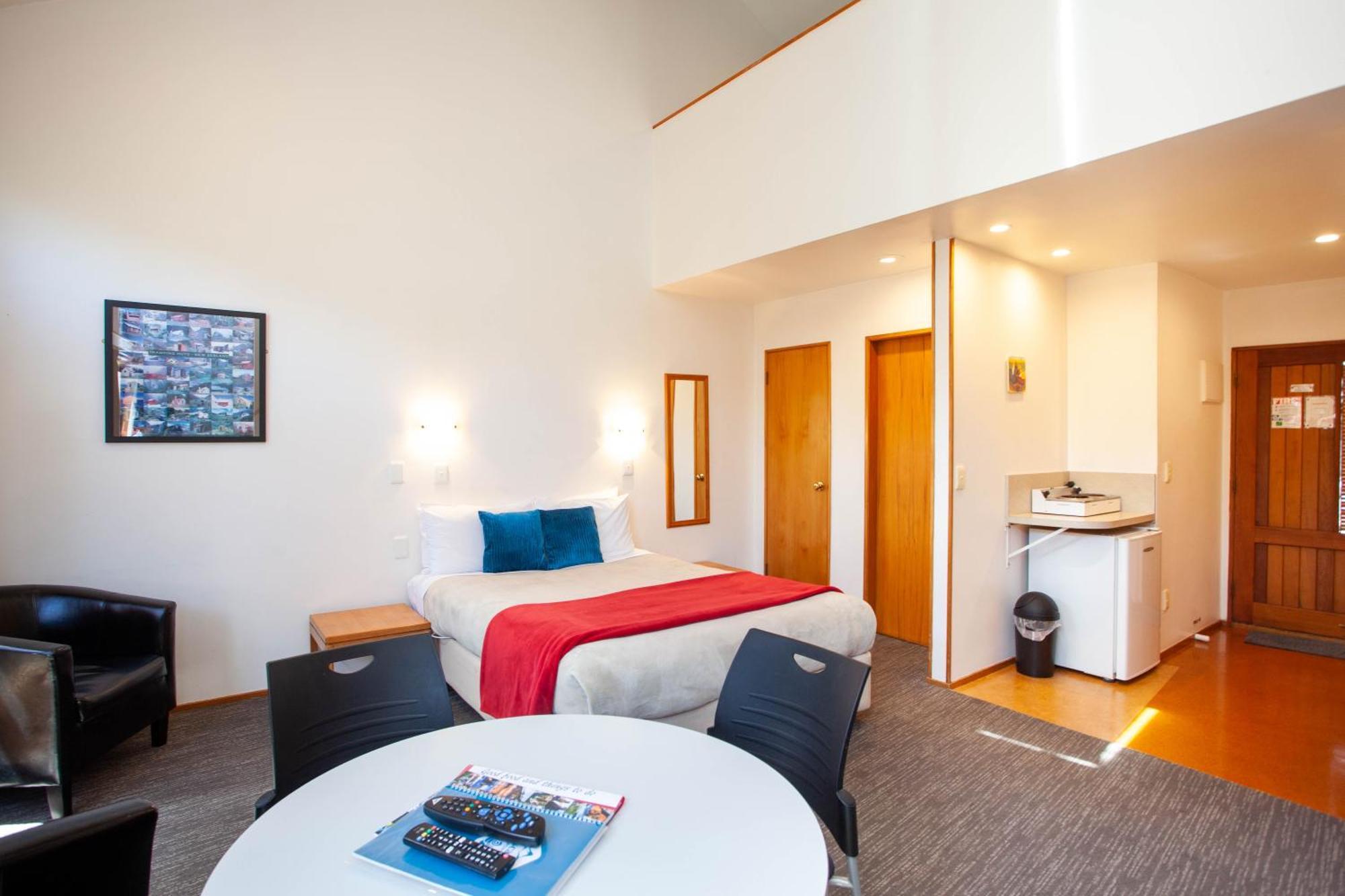 Cascades Lakefront Motel Τούπο Δωμάτιο φωτογραφία A typical studio apartment