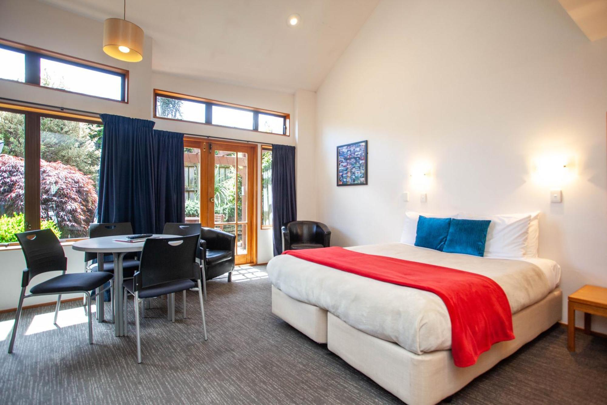 Cascades Lakefront Motel Τούπο Δωμάτιο φωτογραφία A typical studio apartment