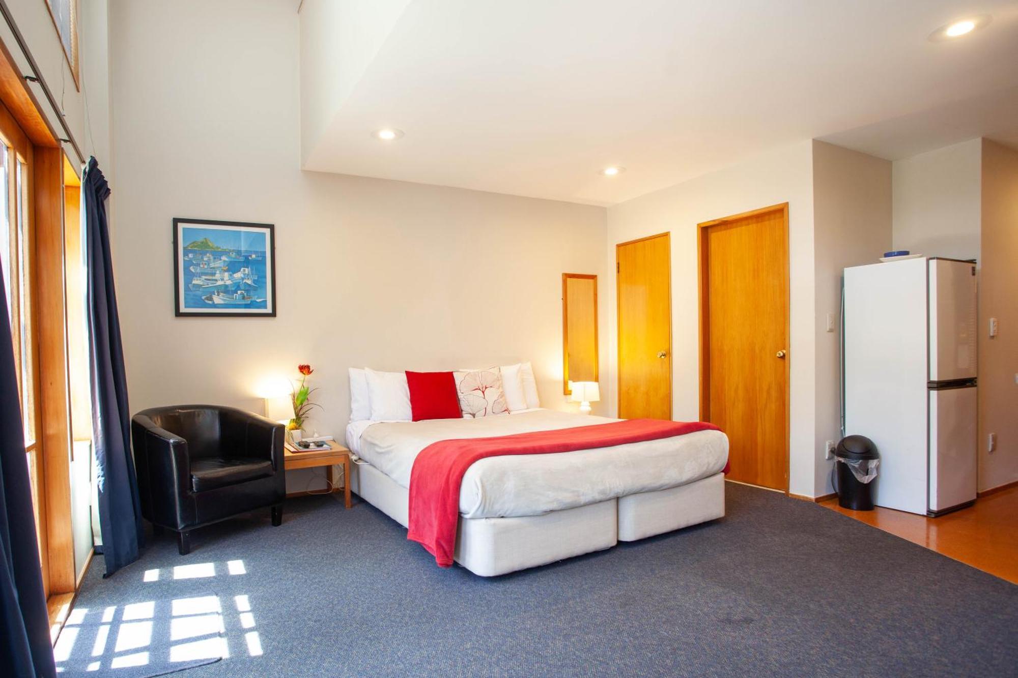Cascades Lakefront Motel Τούπο Δωμάτιο φωτογραφία A typical studio apartment