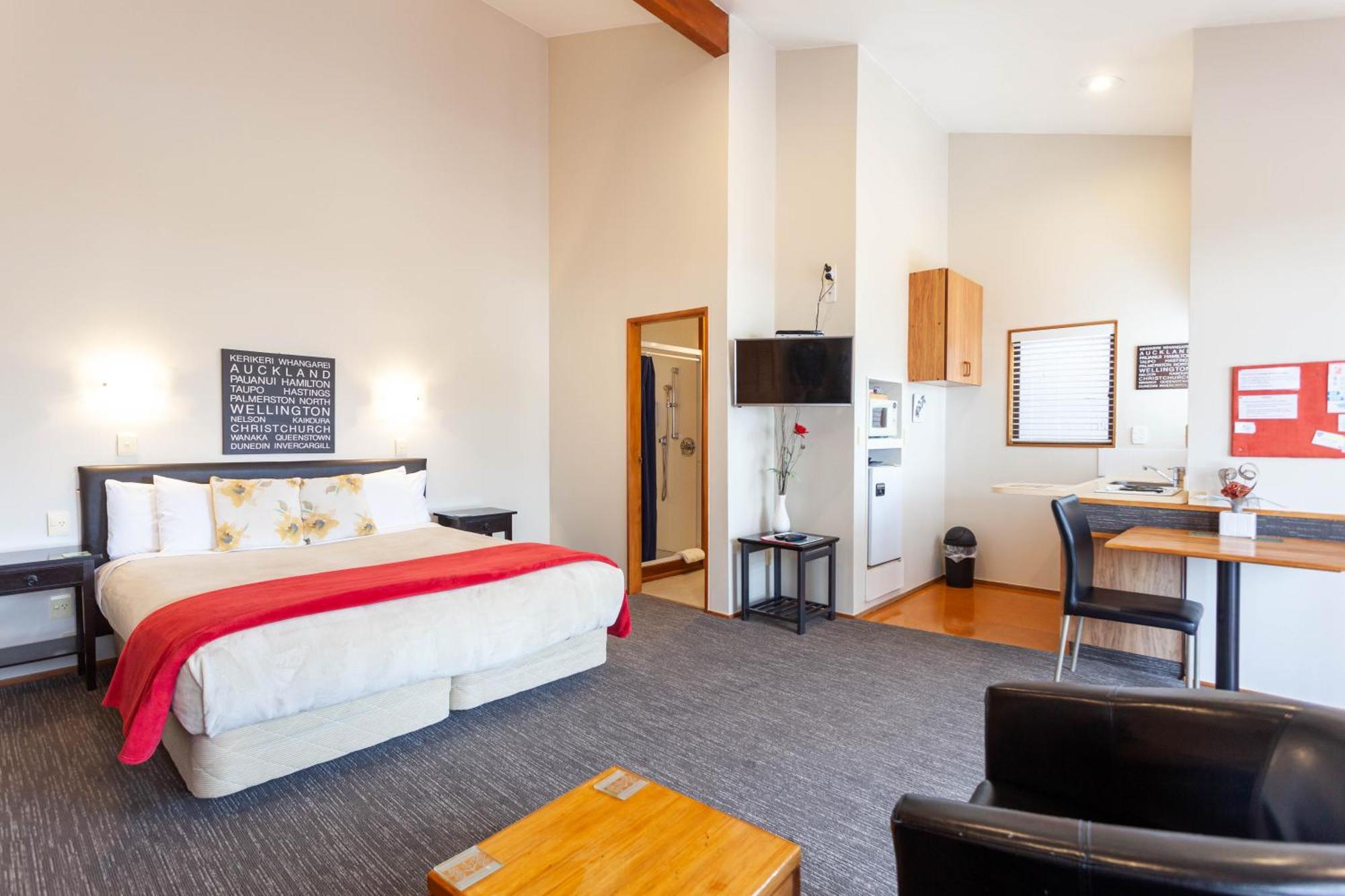 Cascades Lakefront Motel Τούπο Δωμάτιο φωτογραφία A studio apartment in New Zealand