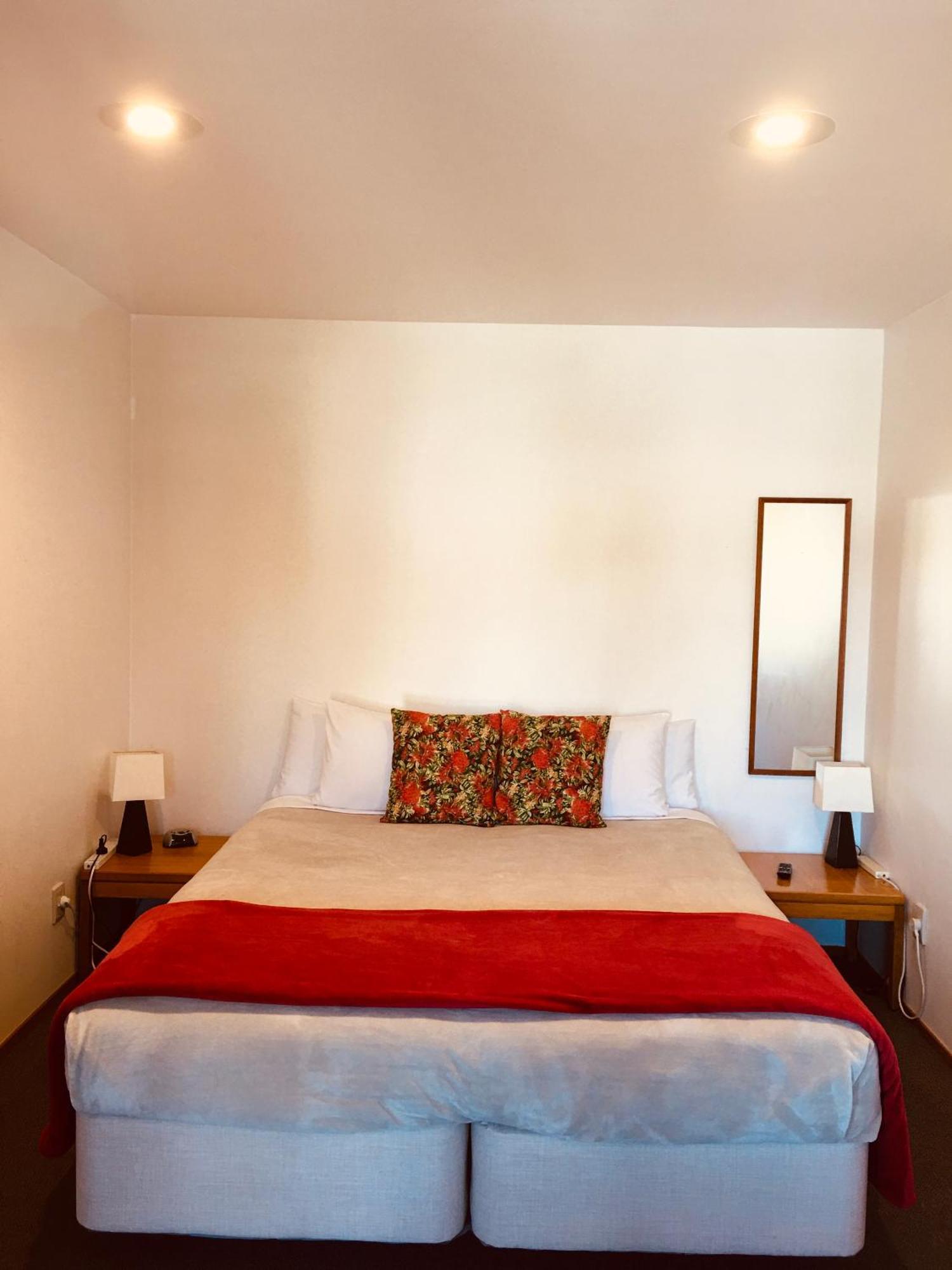 Cascades Lakefront Motel Τούπο Εξωτερικό φωτογραφία A bedroom at the hotel
