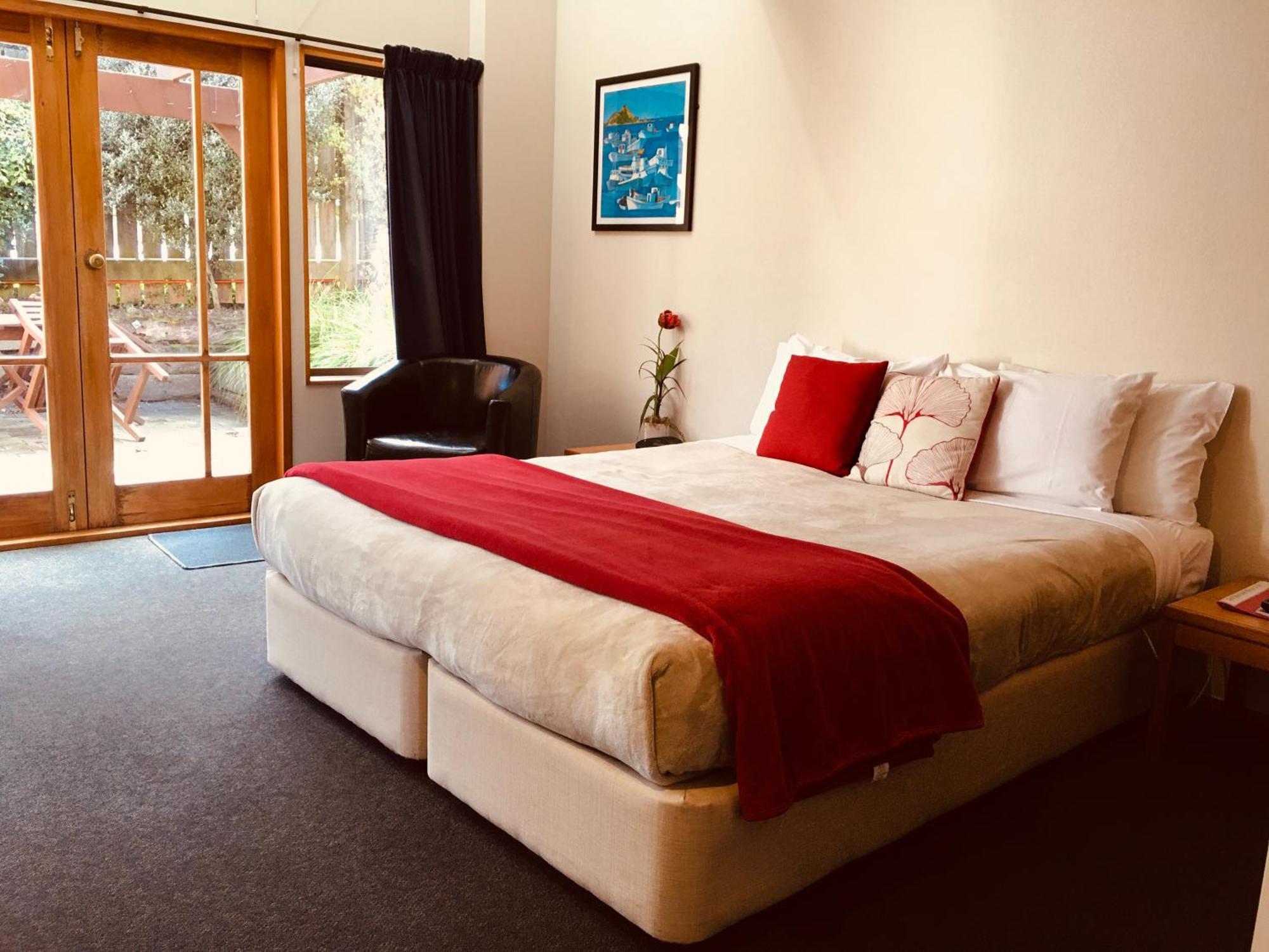 Cascades Lakefront Motel Τούπο Εξωτερικό φωτογραφία A room at the hotel