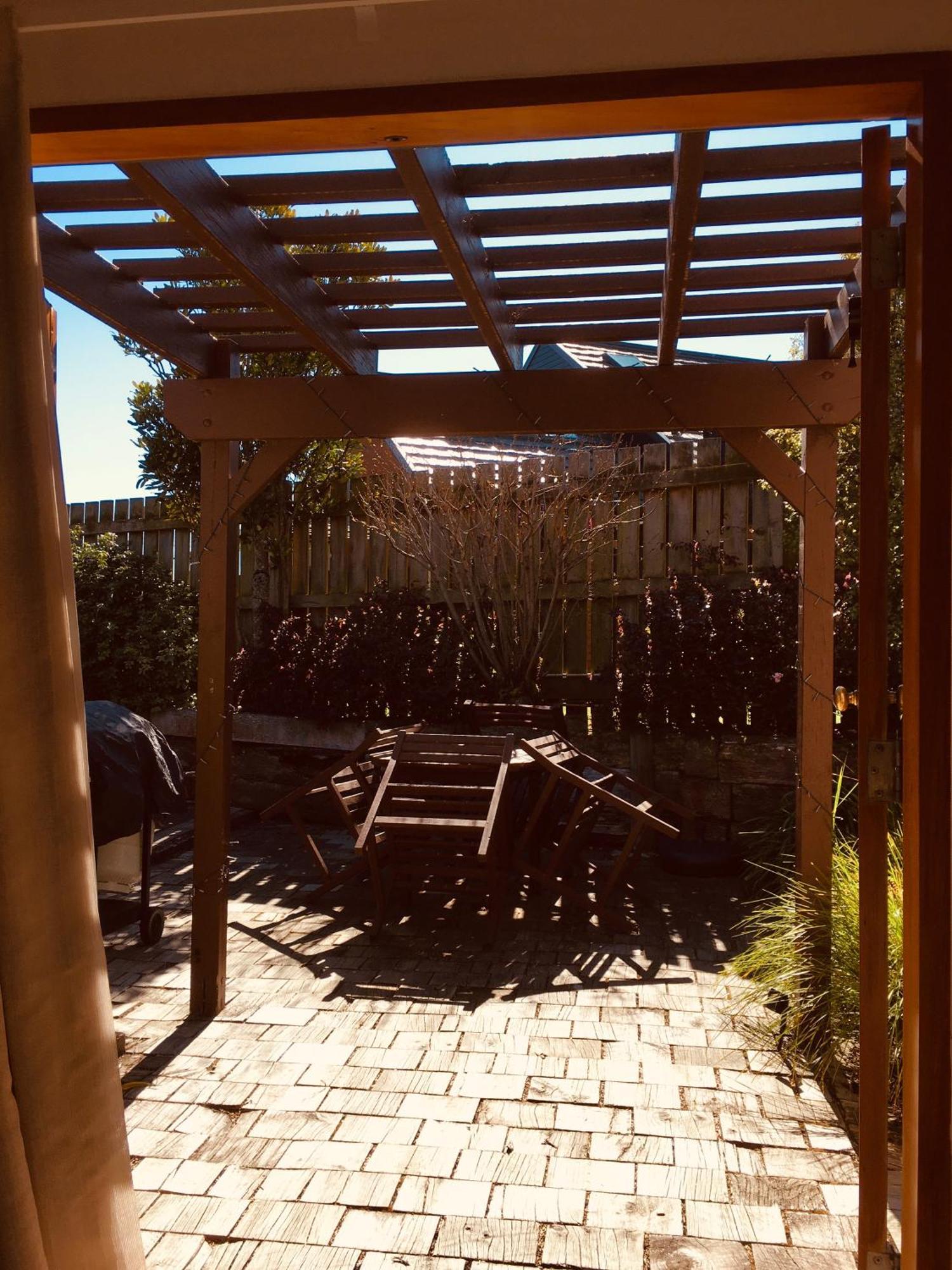 Cascades Lakefront Motel Τούπο Εξωτερικό φωτογραφία Pergola in a backyard