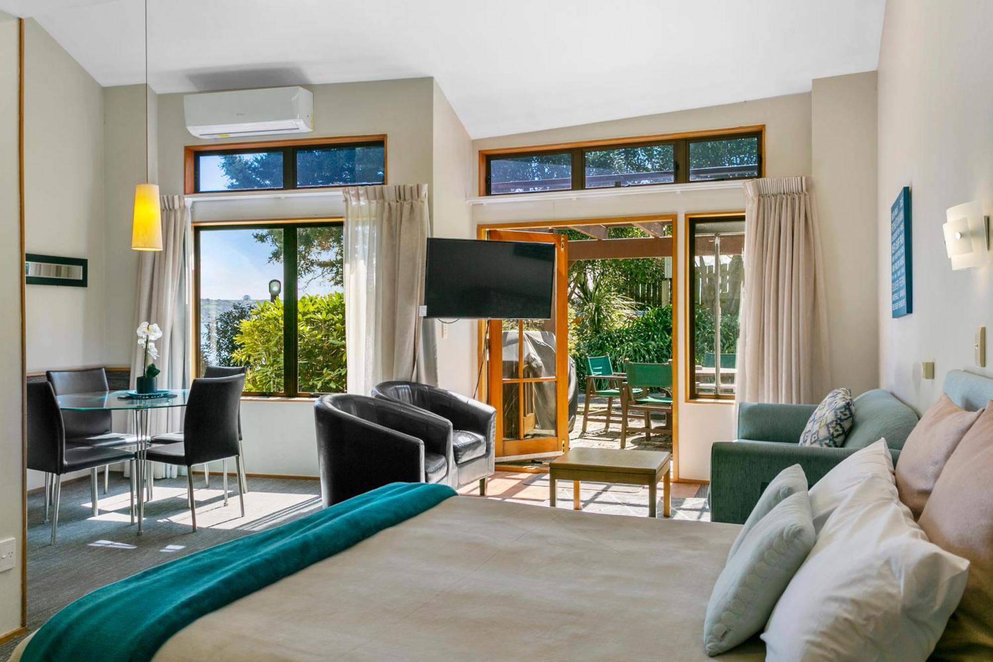 Cascades Lakefront Motel Τούπο Εξωτερικό φωτογραφία A suite at the hotel