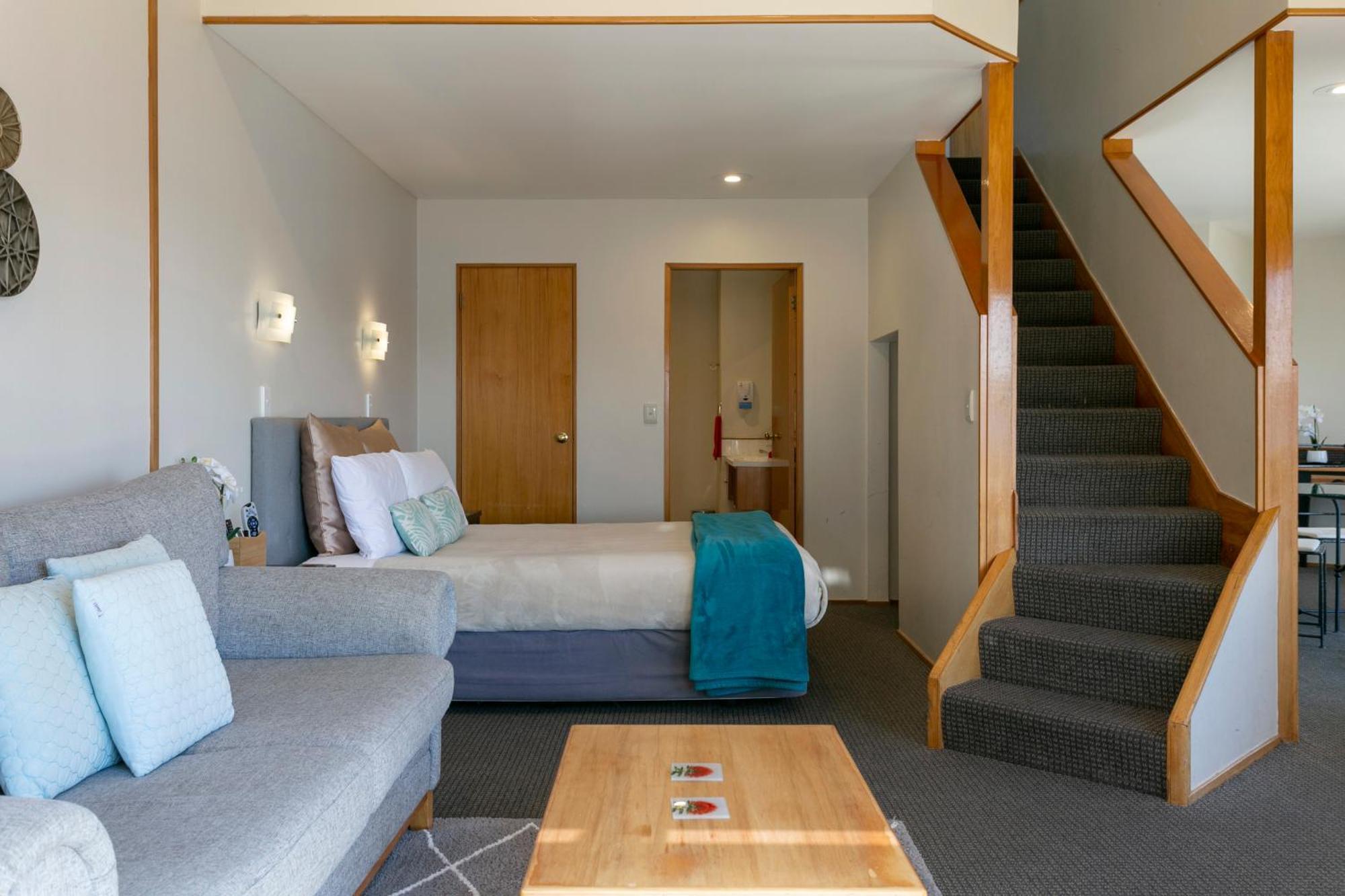 Cascades Lakefront Motel Τούπο Εξωτερικό φωτογραφία A suite at the hotel