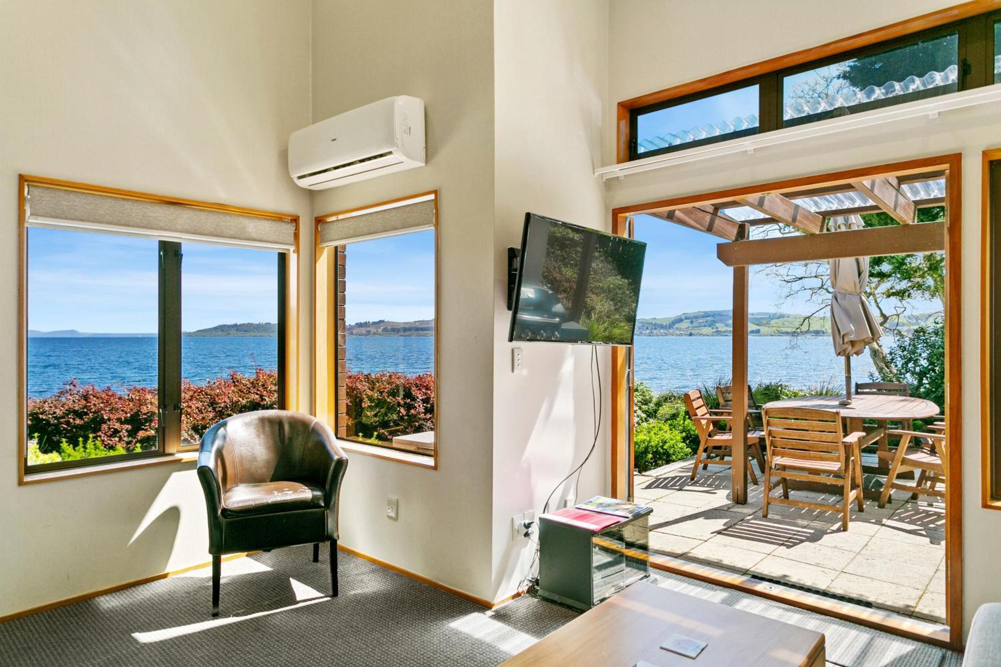 Cascades Lakefront Motel Τούπο Εξωτερικό φωτογραφία A room at the Bay of Many Coves