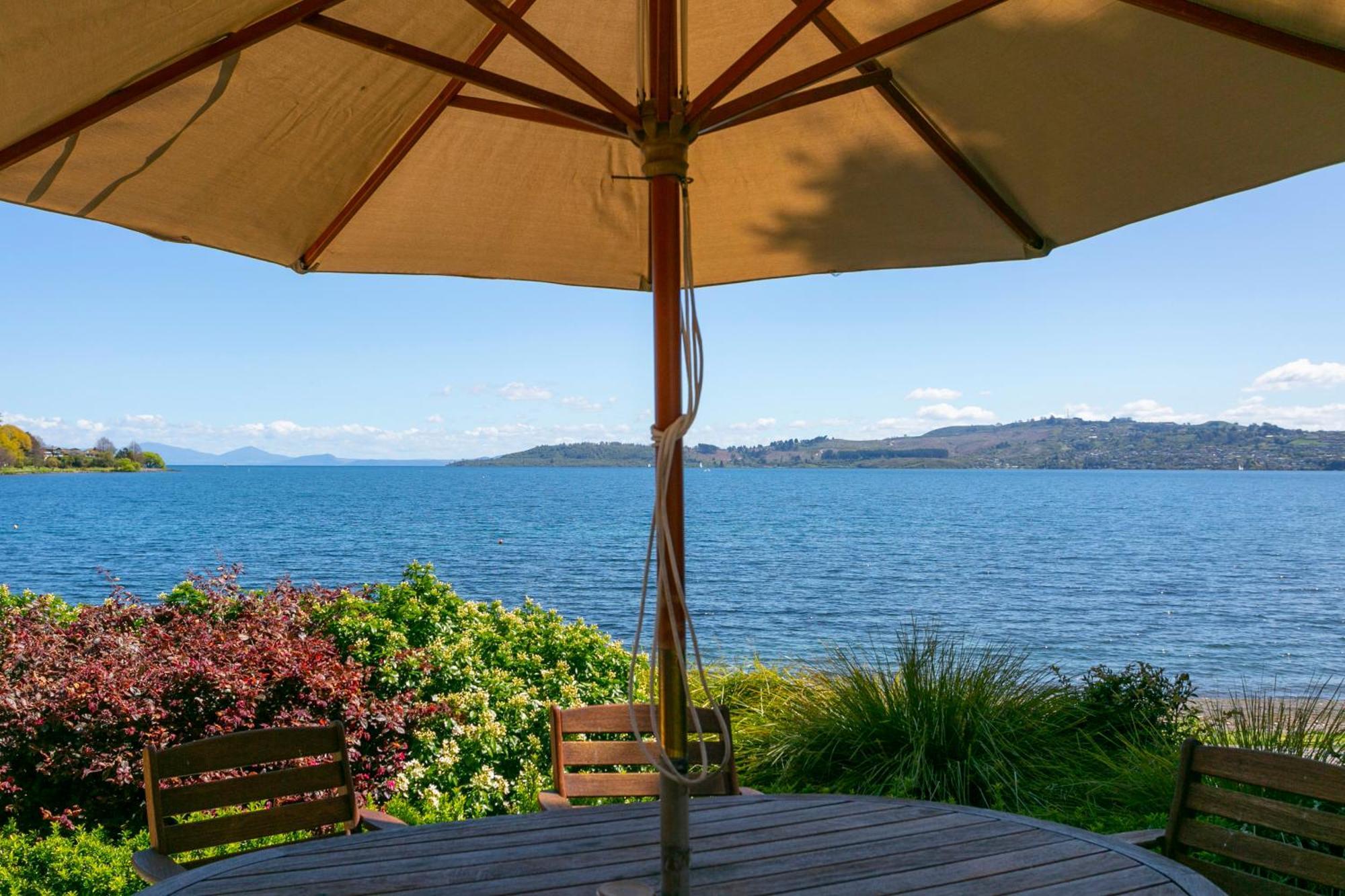 Cascades Lakefront Motel Τούπο Εξωτερικό φωτογραφία View of the bay from the town