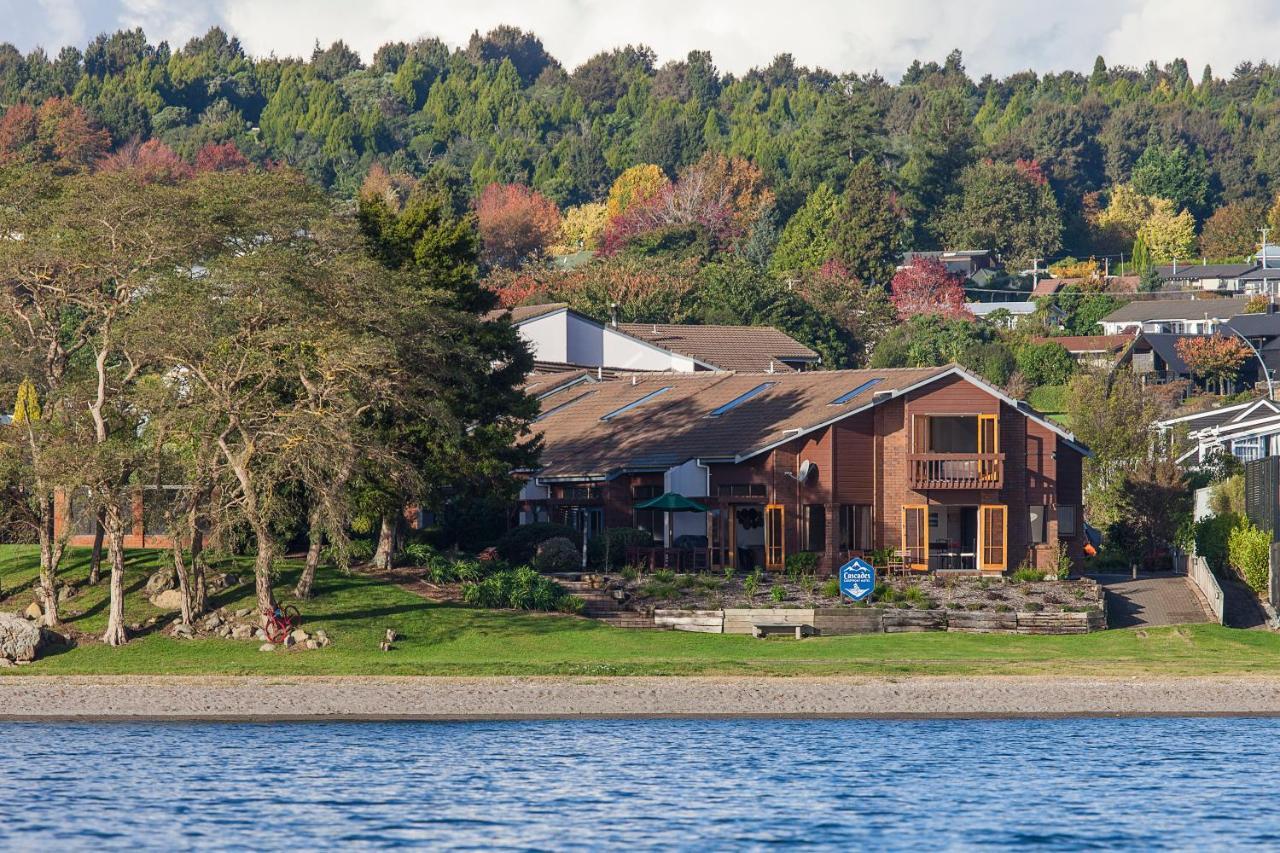 Cascades Lakefront Motel Τούπο Εξωτερικό φωτογραφία Residential neighborhood on the shore of Lake Stevens